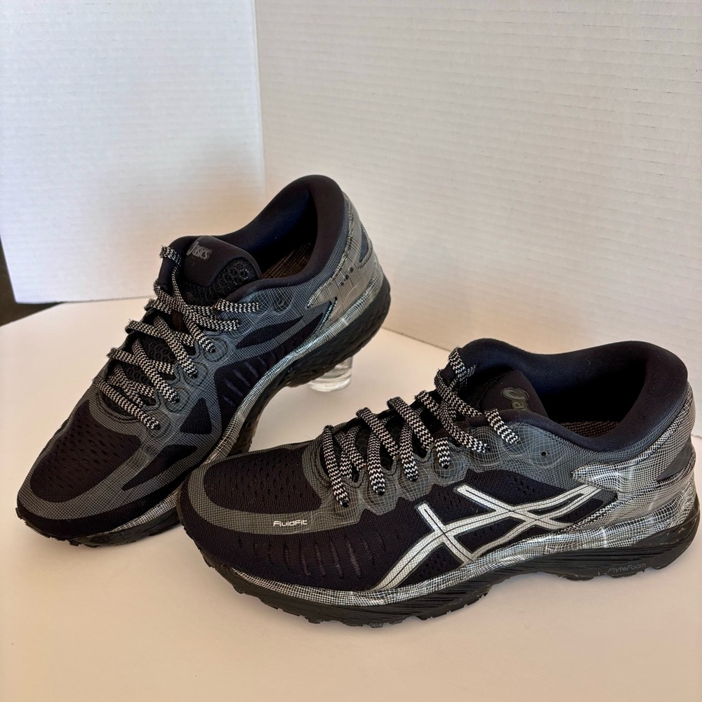 ASICS Women's Black and Silver MetaRun Athletic Sneakers Running Shoes SZ 8.5